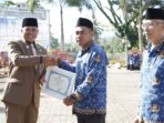 Momen Hari Pendidikan Nasional, Solok Selatan Upacara dan Berikan Penghargaan Tenaga Pendidik