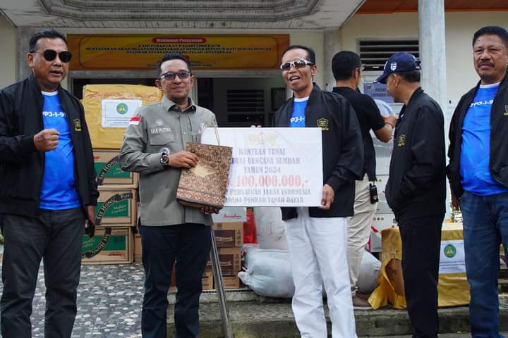 Peduli Tanah Datar, Persatuan Jaksa Indonesia alumni PPPJ Angkatan I Tahun 95 Berikan Bantuan Korban Banjir Bandang dan Longsor