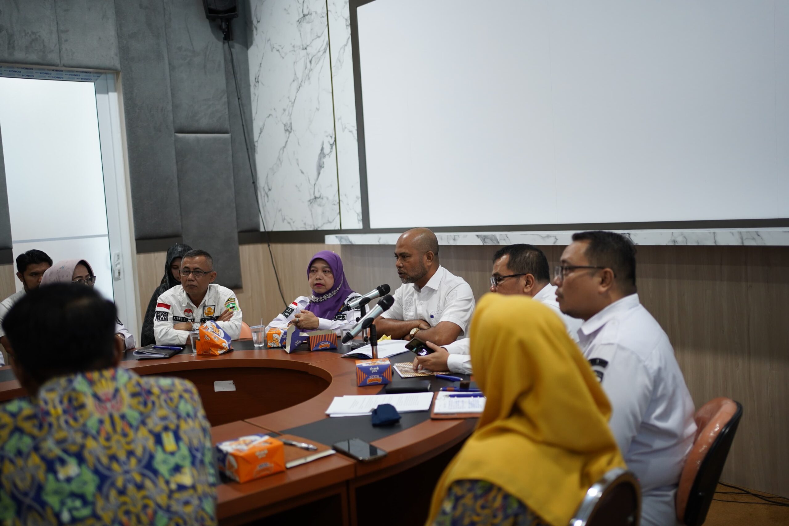 Pemerintah Kabupaten Solok Laksanakan Rapat Tindak Lanjut Dampak Tambang Pada Jalan Nasional di Nagari Aie Dingin.