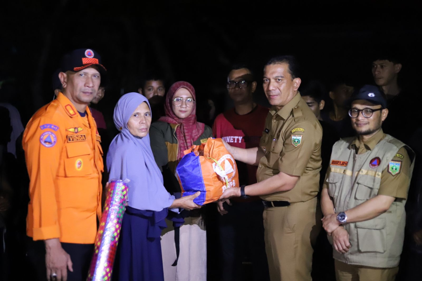 Pj. Wako Sonny Budaya Putra Serahkan Bantuan Banjir Bandang dan Lahar Dingin