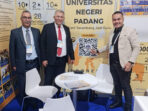 Rektor Universitas Al-Quds Palestine Kunjungi Booth Stand UNP di EURIE Istanbul