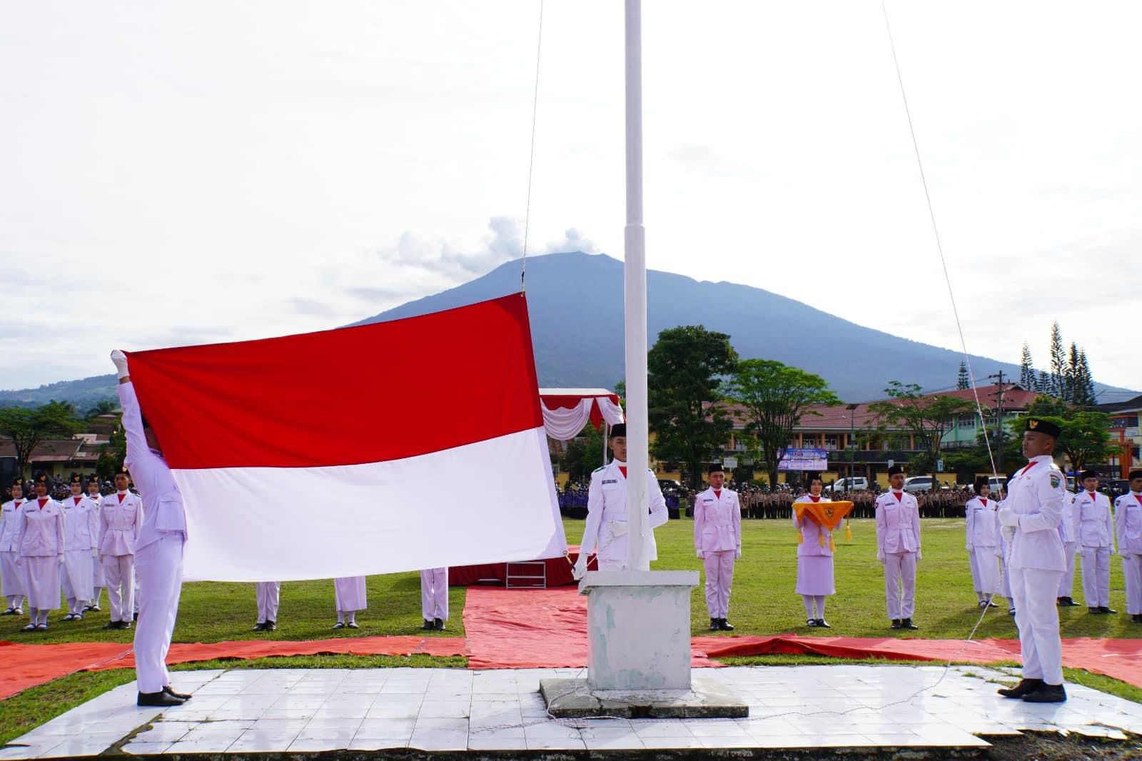 Hari Lahir Pancasila, Komandan Secata B Letkol Inf. Yusuf Saud Tanjung Pimpin Upacara di Lapangan Kantin