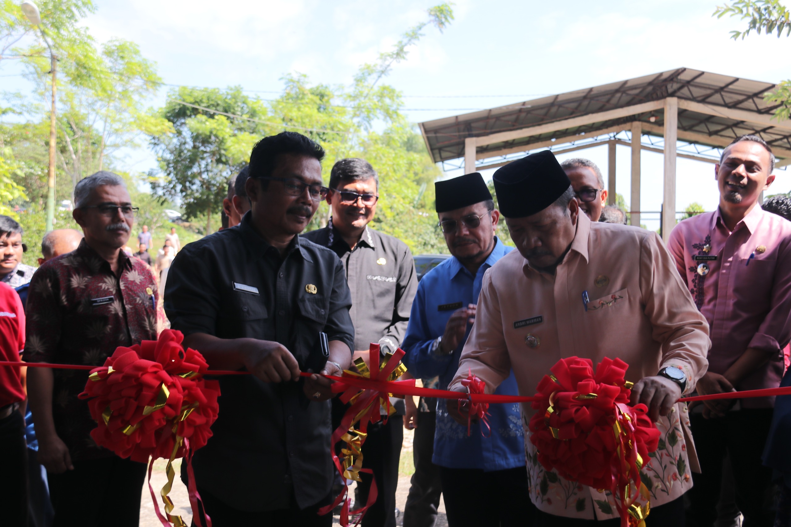 Bupati Agam Andri Warman Resmikan Program Buang Sampah-Beli Sampah dan Bank Sampah Sumber Berkah