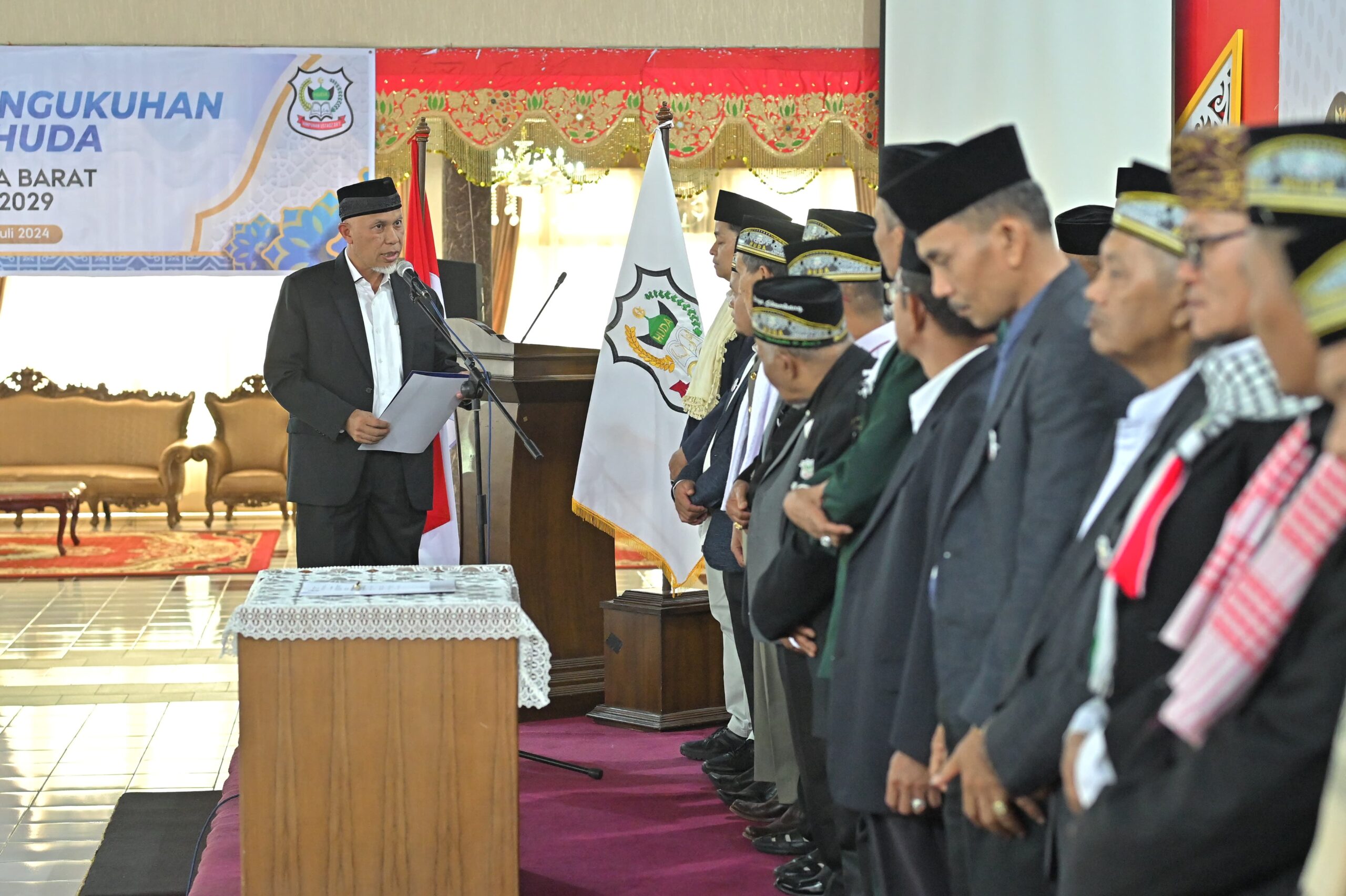 Pengukuhan Pengurus Himpunan Ustaz dan Da’i , Gubernur Mahyeldi Ansharullah Berharap Kekurangan Penceramah di Sumbar Teratasi