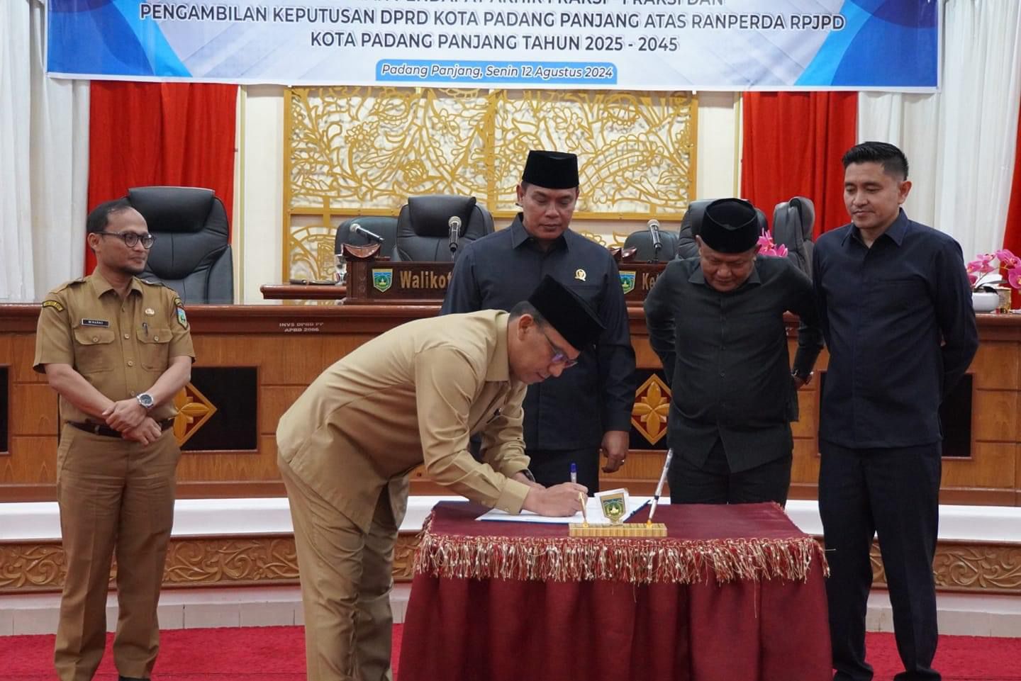 DPRD Padang Panjang Setujui Ranperda RPJPD 2025-2045 jadi Perda