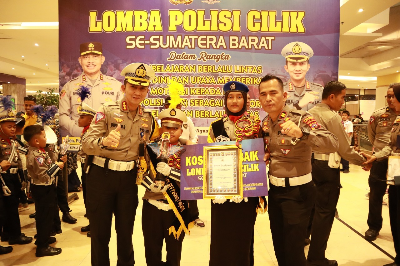 Madrasah Ibtidaiyah Rahmah El Yunusiyyah Raih Penghargaan Kostum Terbaik Lomba Polisi Cilik se-Sumbar