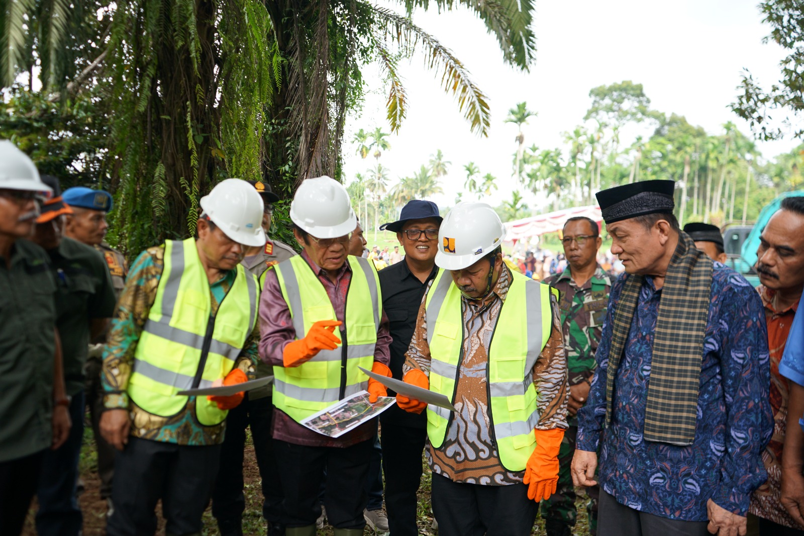 Pembukaan Jalan Baru dan Peletakan Batu Pertama Jembatan oleh Bupati Agam di Jorong Parit Panjang