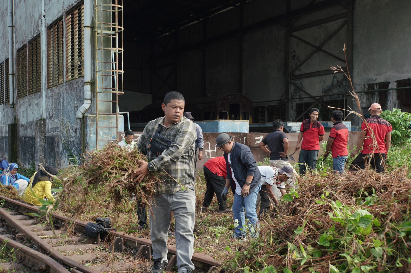 Pemerintah Kota Padang Panjang Goro Bersihkan Stasiun Kereta Api Sambut Galanggang Arang