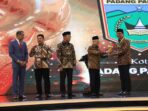 Pemko Padang Panjang Raih UHC Award Kategori Utama, Wapres Ma’ruf Amin Serahkan Penghargaan kepada Pj Wako Sonny Budaya Putra