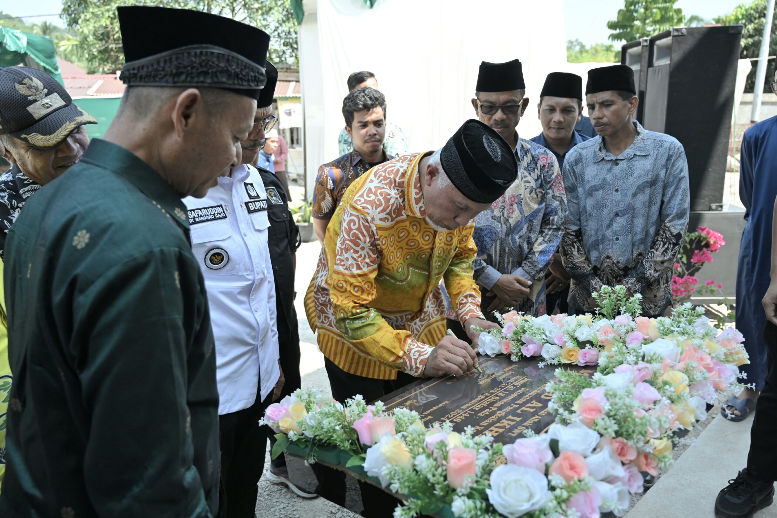 Gubernur Mahyeldi Ansharullah Berharap Masjid-Masjid di Sumbar Dapat Selalu Makmur Secara Fungsi