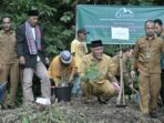 Gubernur Mahyeldi Ansharullah Sukses Tingkatkan Pendapatan Petani Hutan Melalui Optimalisasi Program Perhutanan Sosial