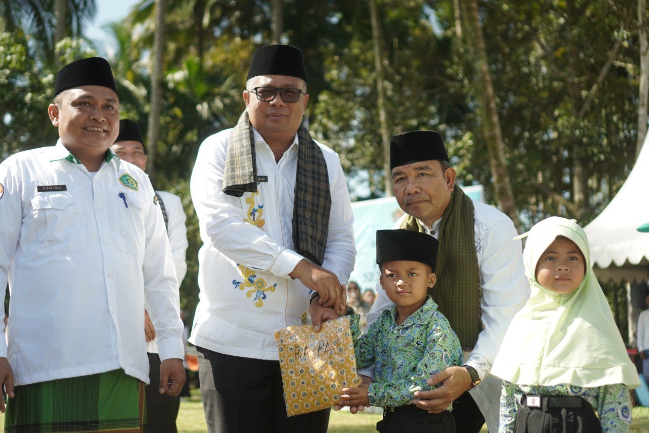 Hari Santri di Solok Selatan, Sekda Syamsurizaldi Ajak Santri Teguhkan Semangat Perjuangan