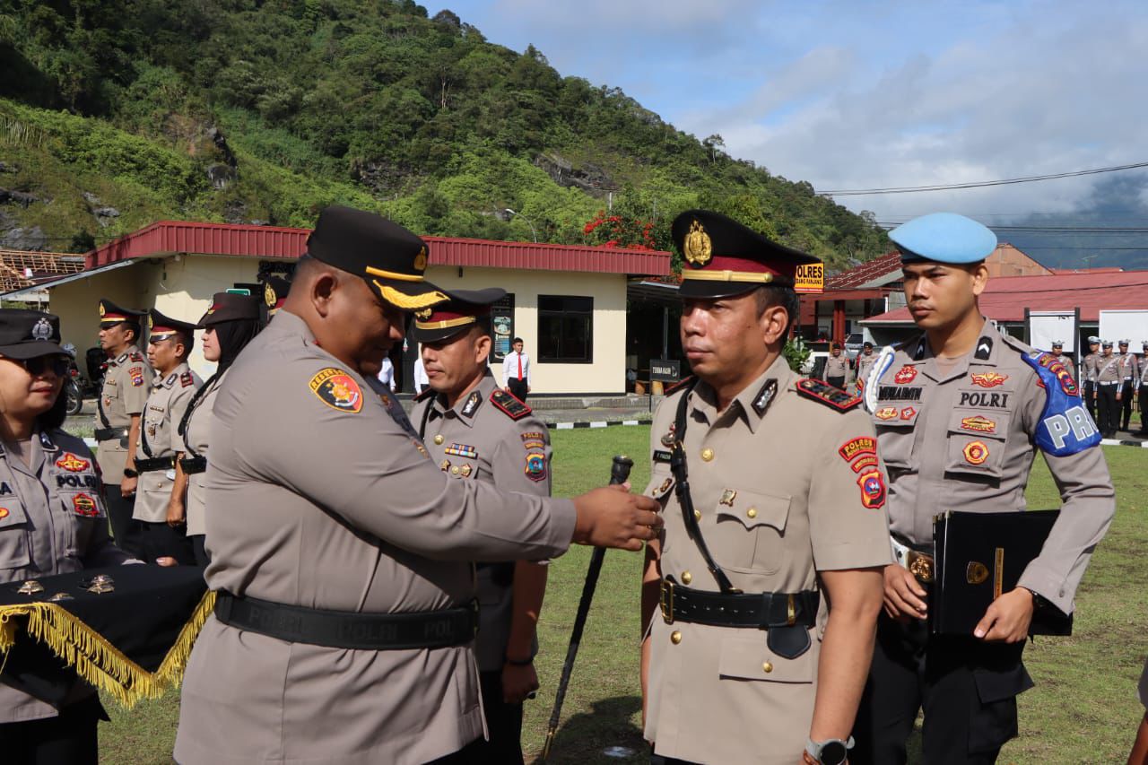 Kapolres Padang Panjang Pimpin Upacara Sertijab Sejumlah Pejabat Utama