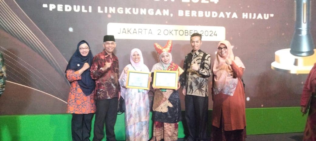 MTsS DMP dan SD Negeri 5 Padang Panjang Terima Penghargaan Adiwiyata Nasional