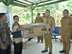 Plt Gubernur Sumbar Audy Joinaldy Salurkan Alat Ekonomi Produktif untuk Masyarakat di Kabupaten Mentawai