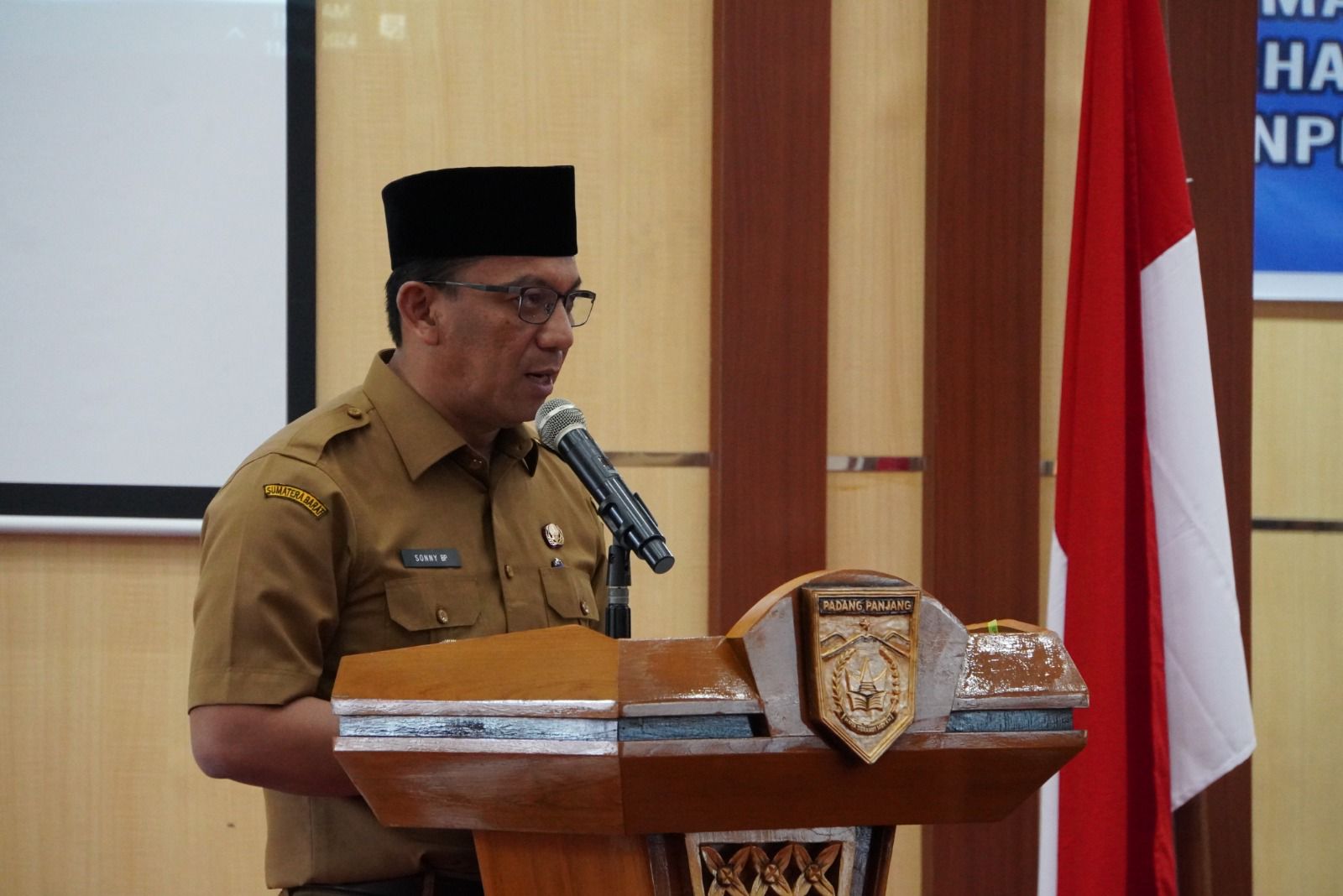 Pj Wali Kota Padang Panjang Sonny Budaya Putra Sampaikan Jawaban atas Pemandangan Umum Fraksi DPRD tentang Ranperda APBD 2025