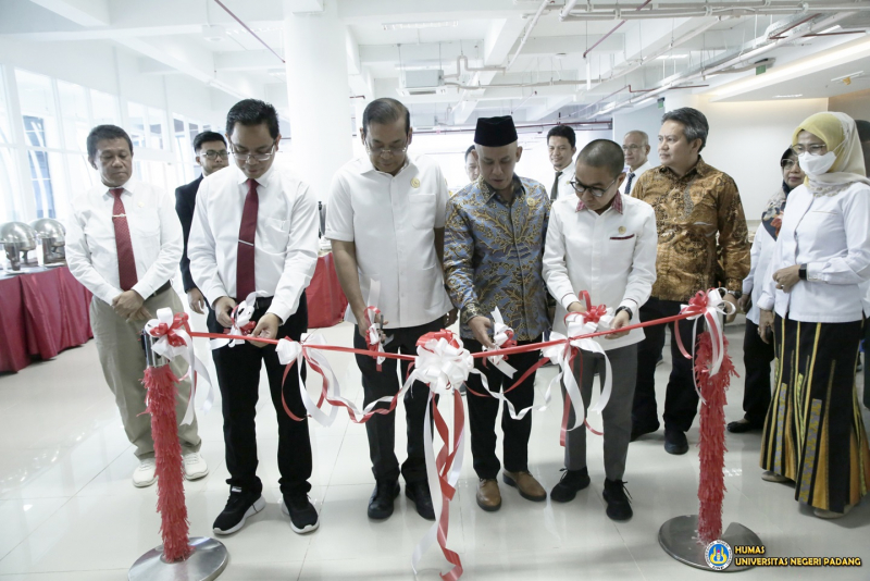 Universitas Negeri Padang Resmikan Sekolah Keterbukaan Informasi