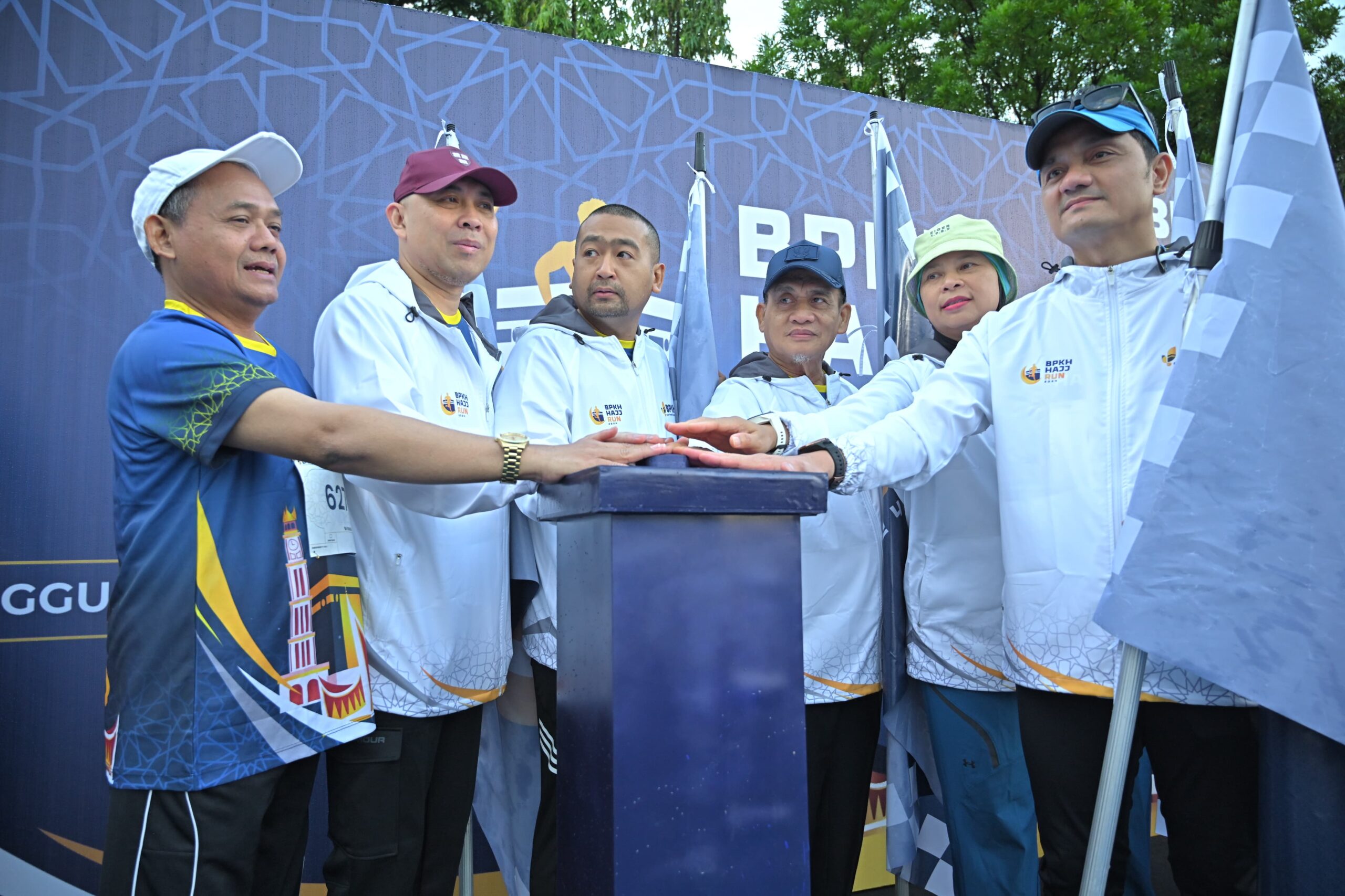 Wamenag RI Muhammad Syafi'i dan Plt Gubernur Sumbar Audy Joinaldy Lepas Ratusan Peserta BPKH Hajj Run 2024