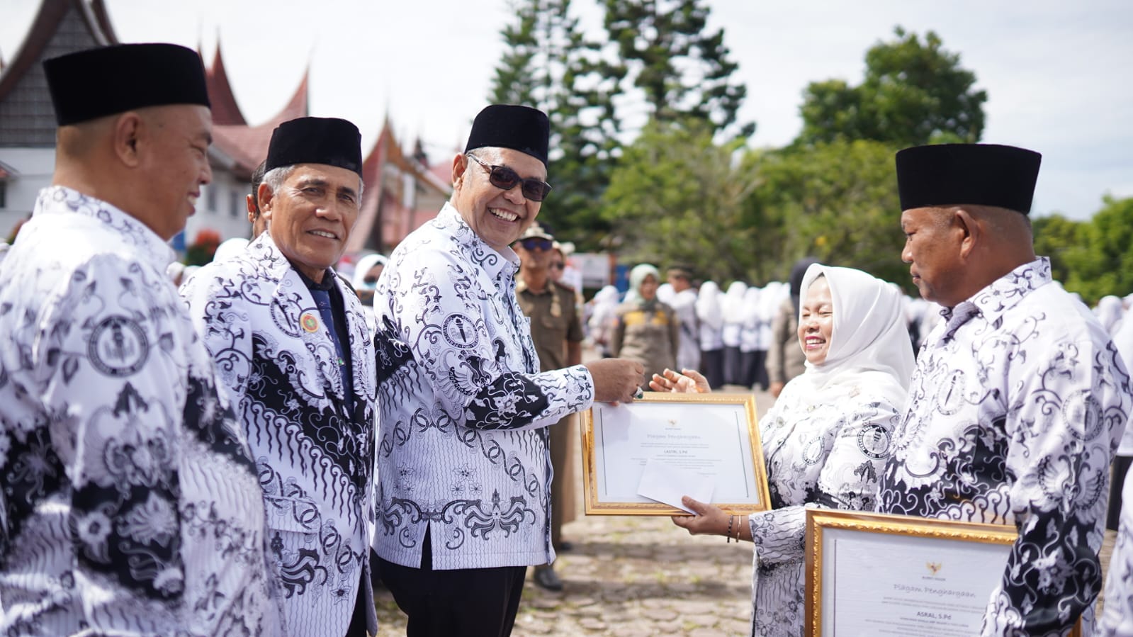 Bupati Solok Epyardi Asda Pimpin Peringatan HUT PGRI ke-79, Sebut Guru Pahlawan Tanpa Tanda Jasa