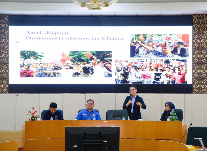 Kuliah Umum Eurasia Foundation Seri 6, Prof. Changzoo Song Bahas Konflik dan Rekonsiliasi di Asia Timur