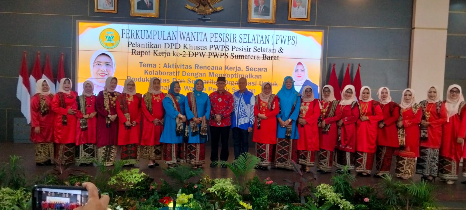 Pelantikkan Pengurus Baru DPD PWPS, Pj Sekda Sumbar Yozarwardi Usama Putra Ingatkan Pentingnya Program Kerja yang Konstruktif