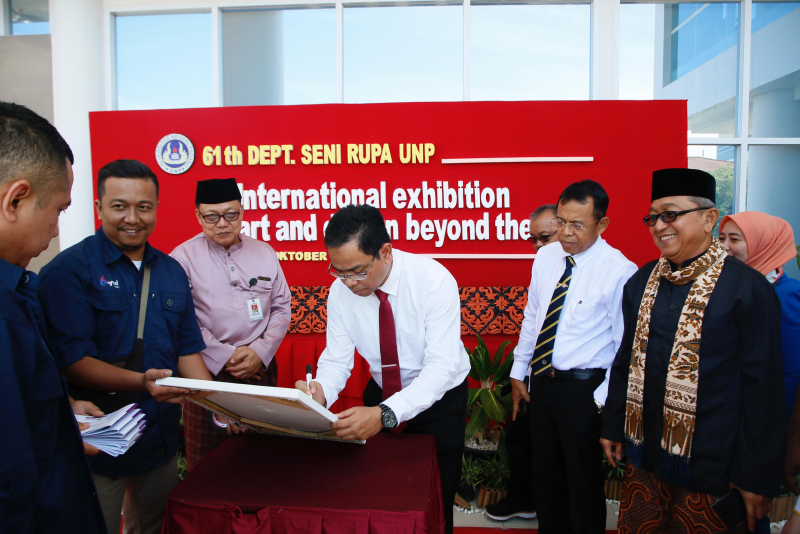 UNP FBS Departemen Seni Rupa Rayakan HUT ke-61 Gelar Pameran Internasional Beyond The Logic