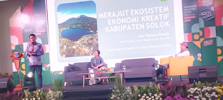 Wakil Bupati Solok Jon Firman Pandu Pembicara dalam Ajang ICCF 2024